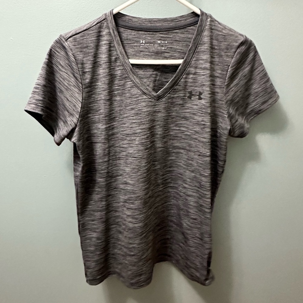 Under armour (UA) Women's Loose Heat Gear V-Neck medium